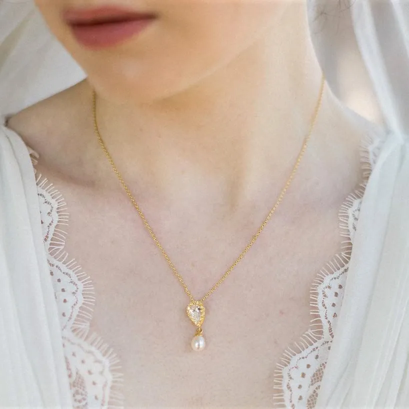 Alisha, Yellow Gold Teardrop Pearl Pendant