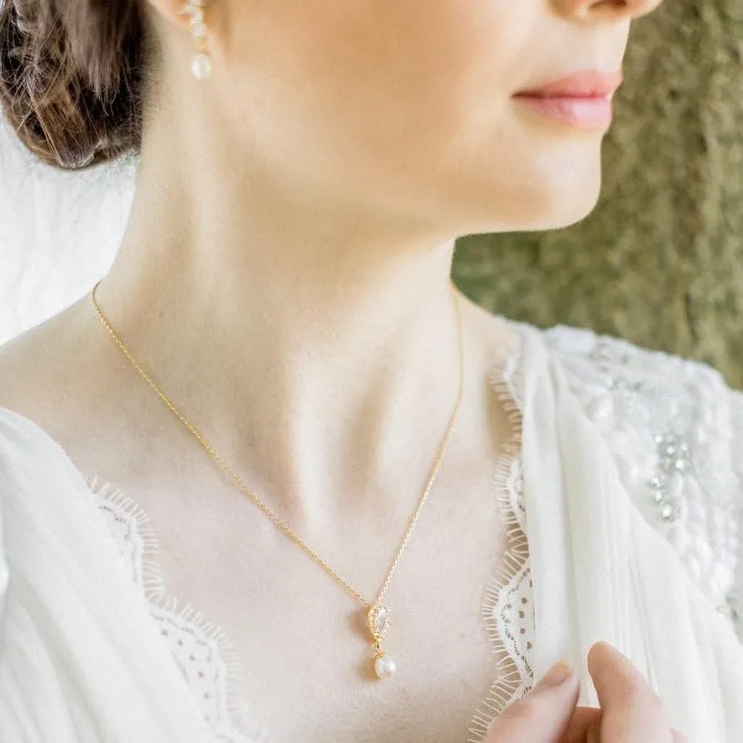 Alisha, Yellow Gold Teardrop Pearl Pendant
