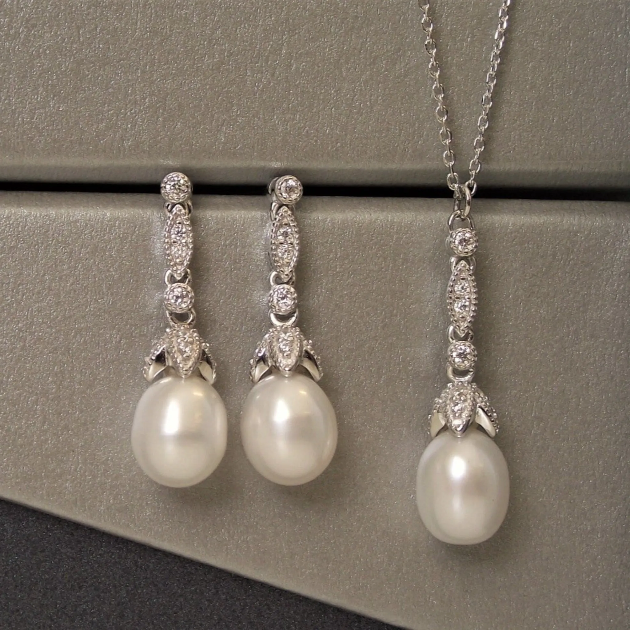 Beverly Jewellery Set, Freshwater Pearl Earrings with Pendant Necklace